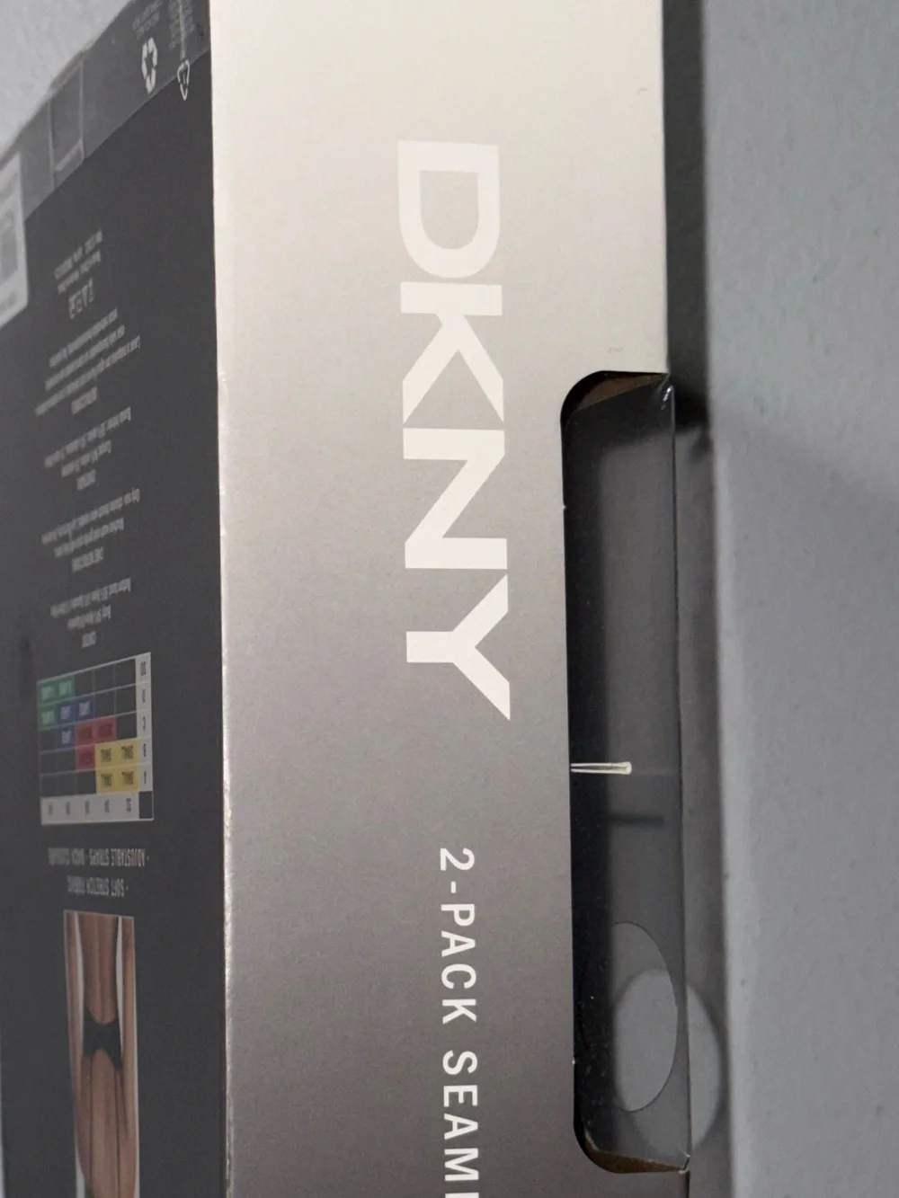 DKNY 2-Pack Seamless Bras Size Medium Black & White Soft Stretch NWT